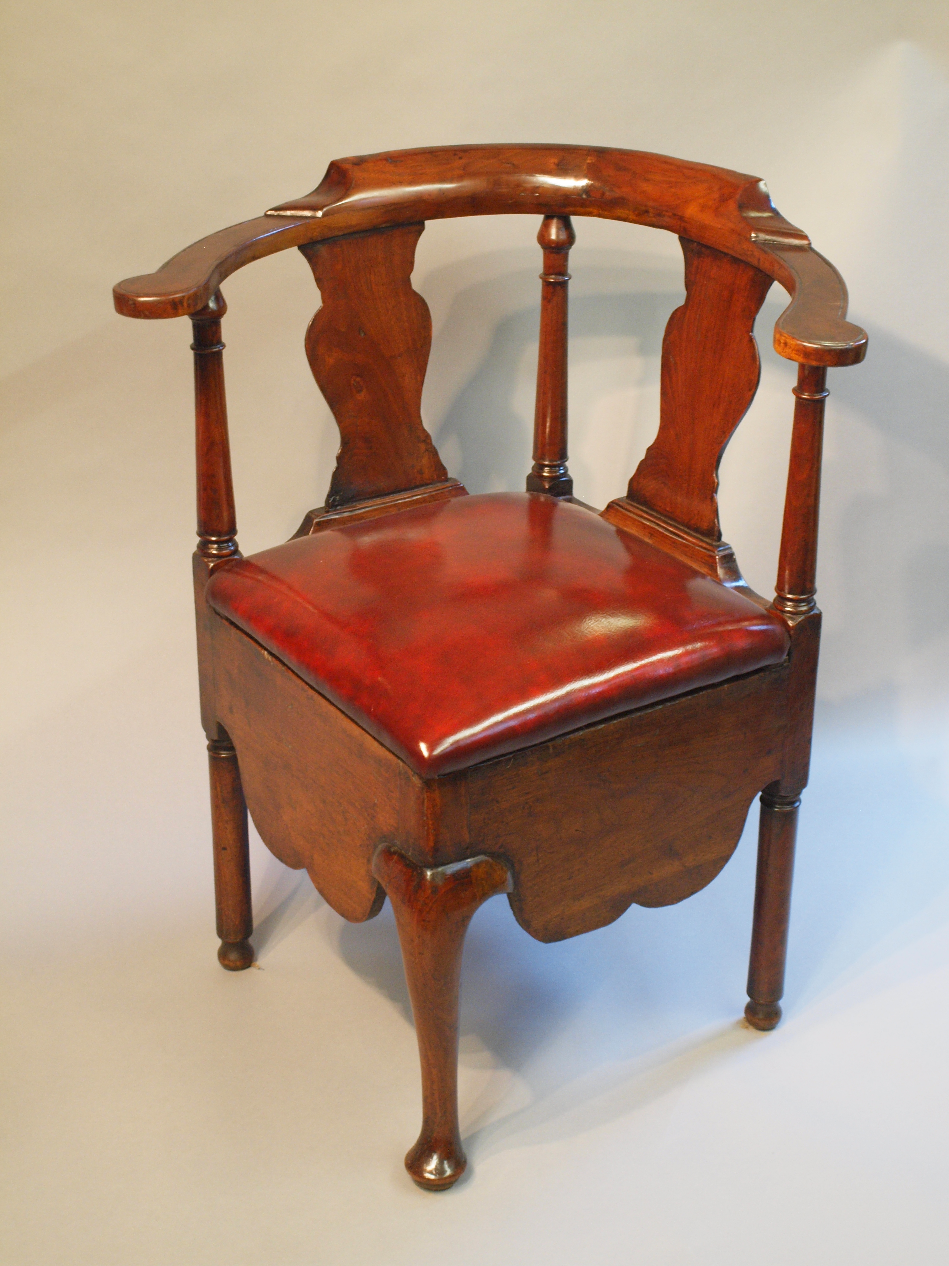 Early 18th Century Walnut corner chair